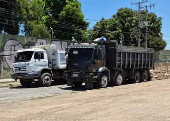 Rental-Aridos-Tolvas-01